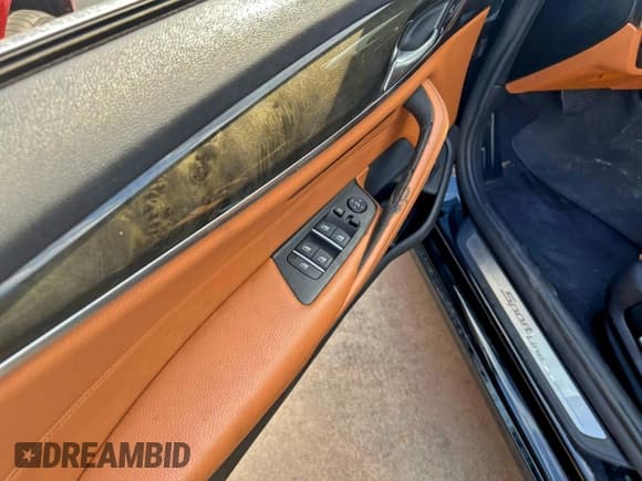 ✅ 2018 BMW 5 Series 530i • VIN: WBAJA5C5XJWA56967 • Лот: 95072665. Опубликован ранее на Copart с пробегом 131 824 миль. Бесплатный доступ к архиву аукционных продаж из США и подробный отчёт об истории автомобиля на DreamBid. Изображение 11.