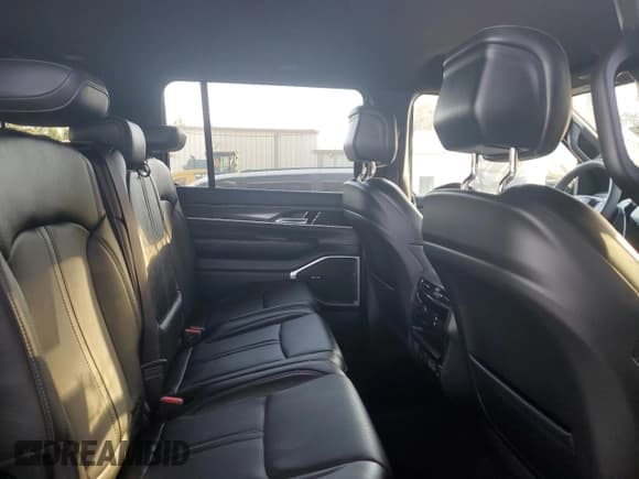 ✅ 2023 Jeep Wagoneer Series II • VIN: 1C4SJSBP8PS568295 • Lot: 90513665. Listed on Copart with 18,641 mi. Free auction sales archive from the USA and detailed vehicle history report at DreamBid. Image 11.