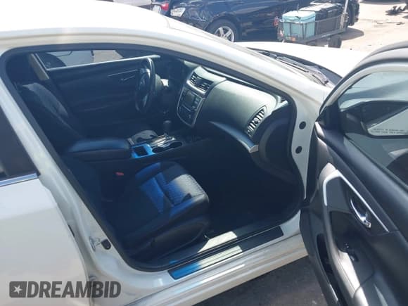 ✅ 2016 Nissan Altima SR • VIN: 1N4AL3AP4GC235119 • Lot: 43379591. Listed on IAAI with 165,546 mi. Free auction sales archive from the USA and detailed vehicle history report at DreamBid. Image 5.