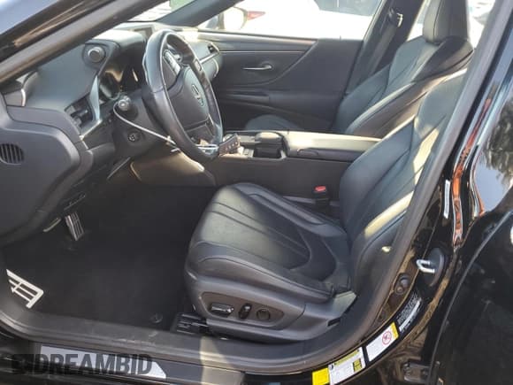 ✅ 2019 Lexus ES 350 Luxury • VIN: 58ABZ1B12KU015531 • Лот: 82149565. Опубликован ранее на Copart с пробегом 84 251 миль. Бесплатный доступ к архиву аукционных продаж из США и подробный отчёт об истории автомобиля на DreamBid. Изображение 7.