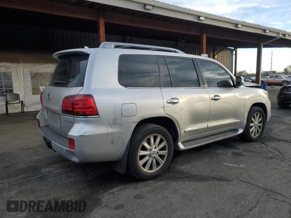 ✅ 2008 Lexus LX 570 • VIN: JTJHY00W384010961 • Lot: 92098555. Listed on Copart with 213,330 mi. Free auction sales archive from the USA and detailed vehicle history report at DreamBid. Image 3.