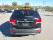 ✅ 2011 Kia Sorento LX • VIN: 5XYKTCA17BG170488 • Lot: 43606456. Wystawiony na IAAI z przebiegiem 230 344 mil. Bezpłatny archiwum sprzedaży aukcyjnych z USA i szczegółowy raport historii pojazdu na DreamBid. Zdjęcie 16.