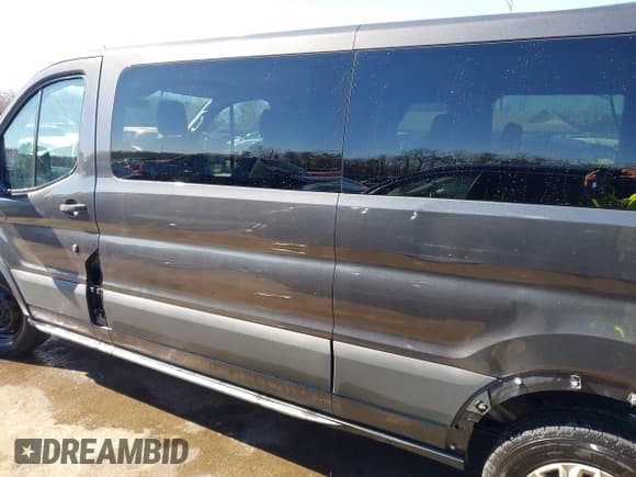 ✅ 2017 Ford Transit XL • VIN: 1FBZX2ZM0HKB13343 • Lot: 41564409. Wystawiony na IAAI z przebiegiem 416 916 mil. Bezpłatny archiwum sprzedaży aukcyjnych z USA i szczegółowy raport historii pojazdu na DreamBid. Zdjęcie 14.