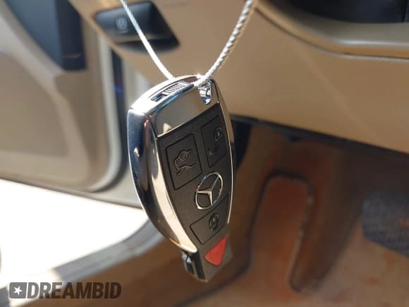 ✅ 2011 Mercedes-Benz GLK 350 • VIN: WDCGG8HB7BF617811 • Lot: 43035760. Listed on IAAI with 283,879 mi. Free auction sales archive from the USA and detailed vehicle history report at DreamBid. Image 11.