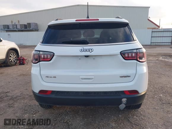 ✅ 2024 Jeep Compass Latitude • VIN: 3C4NJDBN9RT604083 • Lot: 43838871. Wystawiony na IAAI z przebiegiem 44 177 mil. Bezpłatny archiwum sprzedaży aukcyjnych z USA i szczegółowy raport historii pojazdu na DreamBid. Zdjęcie 17.