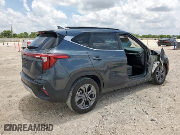 ✅ 2024 Kia Seltos S • VIN: KNDEU2AA5R7618660 • Lot: 64788375. Wystawiony na Copart z przebiegiem 12 175 mil. Bezpłatny archiwum sprzedaży aukcyjnych z USA i szczegółowy raport historii pojazdu na DreamBid. Zdjęcie 3.