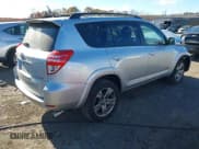 ✅ 2010 Toyota RAV4 Sport • VIN: JTMRK4DV5A5086554 • Лот: 43665353. Опубликован ранее на IAAI с пробегом 136 194 миль. Бесплатный доступ к архиву аукционных продаж из США и подробный отчёт об истории автомобиля на DreamBid. Изображение 4.
