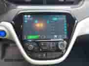 2017 Chevrolet Bolt EV Premier z VIN 1G1FX6S09H4175575, wystawiony jako IAAI lot #43382197 z przebiegiem 71 375 mil mil oraz . Historia ofert i sprzedaży dostępna na DreamBid. Obrazek 18.