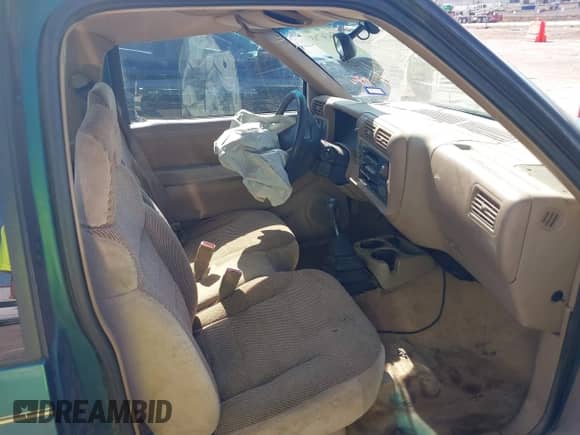 1997 Chevrolet S-10 LS с VIN 1GCCS1941V8102144, выставлен на аукционе IAAI как лот 42436763 с пробегом 156 332 миль миль и . История ставок и продаж доступна на DreamBid. Изображение 5.