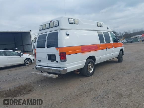 ✅ 2012 Ford Econoline Cargo Commercial • VIN: 1FDSS3EL1CDB10281 • Lot: 41410176. Wystawiony na IAAI z przebiegiem 590 744 mil. Bezpłatny archiwum sprzedaży aukcyjnych z USA i szczegółowy raport historii pojazdu na DreamBid. Zdjęcie 4.