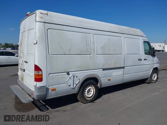 ✅ 2005 Dodge Sprinter • VIN: WD2PD744055773519 • Lot: 43644024. Listed on IAAI with 240,533 mi. Free auction sales archive from the USA and detailed vehicle history report at DreamBid. Image 4.