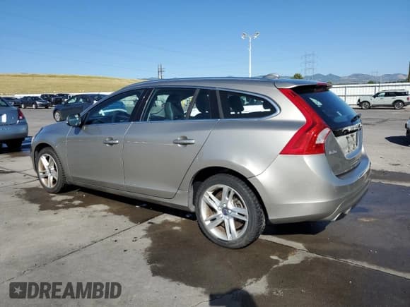 ✅ 2015 Volvo V60 T5 Drive-E Premier • VIN: YV140MEK3F1267861 • Лот: 63251845. Опубликован ранее на Copart с пробегом 119 590 миль. Бесплатный доступ к архиву аукционных продаж из США и подробный отчёт об истории автомобиля на DreamBid. Изображение 2.