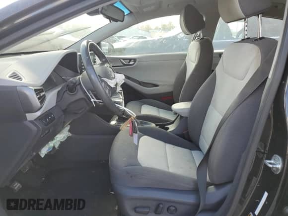 2020 Hyundai Ioniq SE с VIN KMHC75LC9LU187338, выставлен на аукционе Copart как лот 76574624 с пробегом 61 324 миль миль и Списание • Salvage title. История ставок и продаж доступна на DreamBid. Изображение 7.