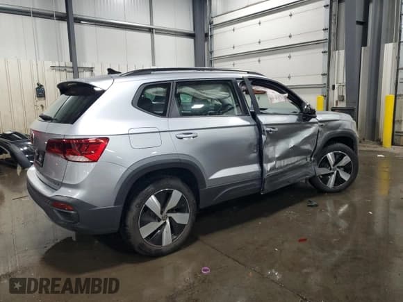 ✅ 2024 Volkswagen Taos S • VIN: 3VV8X7B21RM121220 • Lot: 80862005. Wystawiony na Copart z przebiegiem 1 749 mil. Bezpłatny archiwum sprzedaży aukcyjnych z USA i szczegółowy raport historii pojazdu na DreamBid. Zdjęcie 3.