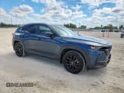 ✅ 2024 Mazda CX-50 S Premium • VIN: 7MMVABDM0RN219729 • Lot: 82297395. Wystawiony na Copart z przebiegiem 19 738 mil. Bezpłatny archiwum sprzedaży aukcyjnych z USA i szczegółowy raport historii pojazdu na DreamBid. Zdjęcie 4.