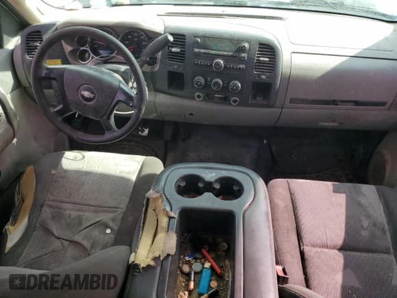 ✅ 2008 Chevrolet Silverado 2500HD Work Truck • VIN: 1GCHC29K38E215073 • Lot: 61954065. Wystawiony na Copart z przebiegiem 332 337 mil. Bezpłatny archiwum sprzedaży aukcyjnych z USA i szczegółowy raport historii pojazdu na DreamBid. Zdjęcie 8.