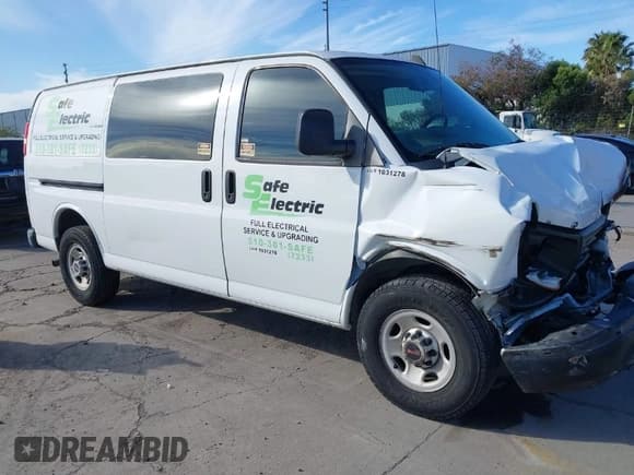 ✅ 2016 GMC Savana Cargo • VIN: 1GTW7AFF5G1159706 • Лот: 42018527. Опубликован ранее на IAAI с пробегом 103 497 миль. Бесплатный доступ к архиву аукционных продаж из США и подробный отчёт об истории автомобиля на DreamBid. Изображение 1.