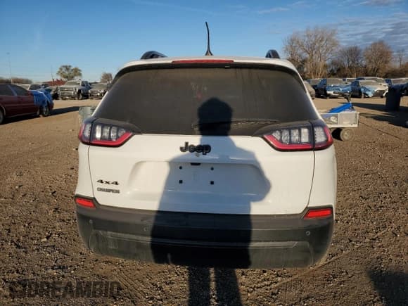 ✅ 2023 Jeep Cherokee Altitude Lux • VIN: 1C4PJMMB9PD102088 • Lot: 92640205. Wystawiony na Copart z przebiegiem 43 820 mil. Bezpłatny archiwum sprzedaży aukcyjnych z USA i szczegółowy raport historii pojazdu na DreamBid. Zdjęcie 6.