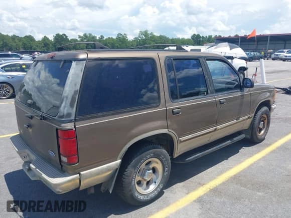 ✅ 1991 Ford Explorer Eddie Bauer • VIN: 1FMDU32XXMUB21131 • Lot: 42752159. Listed on IAAI with 391,064 mi. Free auction sales archive from the USA and detailed vehicle history report at DreamBid. Image 4.