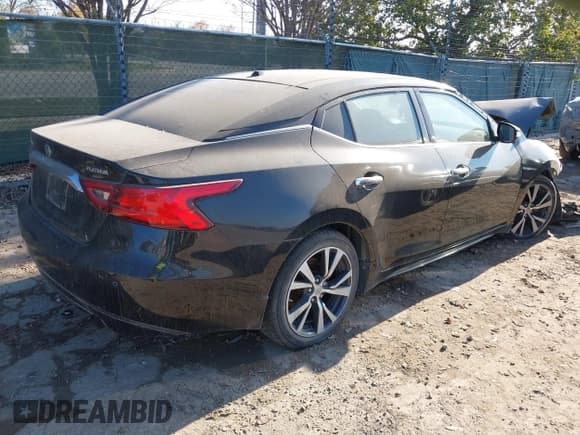✅ 2017 Nissan Maxima Platinum • VIN: 1N4AA6AP4HC402104 • Lot: 41132775. Wystawiony na IAAI z przebiegiem 56 775 mil. Bezpłatny archiwum sprzedaży aukcyjnych z USA i szczegółowy raport historii pojazdu na DreamBid. Zdjęcie 4.