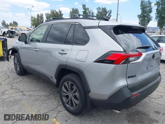 ✅ 2025 Toyota RAV4 Hybrid XLE Premium • VIN: JTMB6RFV5SD157761 • Lot: 42261188. Listed on IAAI with 3,586 mi. Free auction sales archive from the USA and detailed vehicle history report at DreamBid. Image 3.