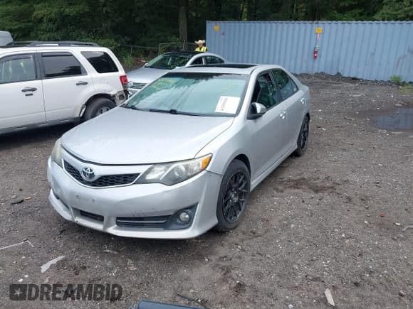 ✅ 2012 Toyota Camry SE • VIN: 4T1BK1FK4CU005924 • Lot: 43159368. Listed on IAAI with 421,843 mi. Free auction sales archive from the USA and detailed vehicle history report at DreamBid. Image 17.
