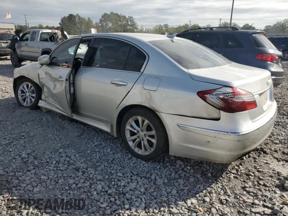 ✅ 2012 Hyundai Genesis 3.8L • VIN: KMHGC4DDXCU178016 • Лот: 81865825. Опубликован ранее на Copart с пробегом 353 811 миль. Бесплатный доступ к архиву аукционных продаж из США и подробный отчёт об истории автомобиля на DreamBid. Изображение 2.