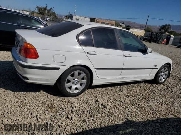✅ 2001 BMW 3 Series 325i • VIN: WBAAN37461ND49720 • Lot: 81226375. Wystawiony na Copart z przebiegiem 197 128 mil. Bezpłatny archiwum sprzedaży aukcyjnych z USA i szczegółowy raport historii pojazdu na DreamBid. Zdjęcie 3.
