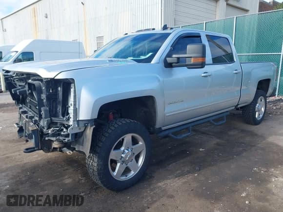 ✅ 2016 Chevrolet Silverado 2500HD LT • VIN: 1GC1KVE89GF268921 • Лот: 42050753. Опубликован ранее на IAAI с пробегом 194 180 миль. Бесплатный доступ к архиву аукционных продаж из США и подробный отчёт об истории автомобиля на DreamBid. Изображение 2.