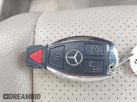 ✅ 2014 Mercedes-Benz C 250 Sport • VIN: WDDGF4HB2EA968117 • Lot: 42105598. Wystawiony na IAAI z przebiegiem 119 237 mil. Bezpłatny archiwum sprzedaży aukcyjnych z USA i szczegółowy raport historii pojazdu na DreamBid. Zdjęcie 11.