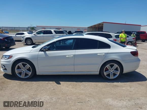 ✅ 2016 Volkswagen CC Executive • VIN: WVWRP7AN8GE518666 • Lot: 42080281. Listed on IAAI with 107,697 mi. Free auction sales archive from the USA and detailed vehicle history report at DreamBid. Image 14.