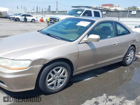 2001 Honda Accord EX z VIN 1HGCG225X1A001991, wystawiony jako IAAI lot #42386629 z przebiegiem 224 553 mil mil oraz . Historia ofert i sprzedaży dostępna na DreamBid. Obrazek 6.