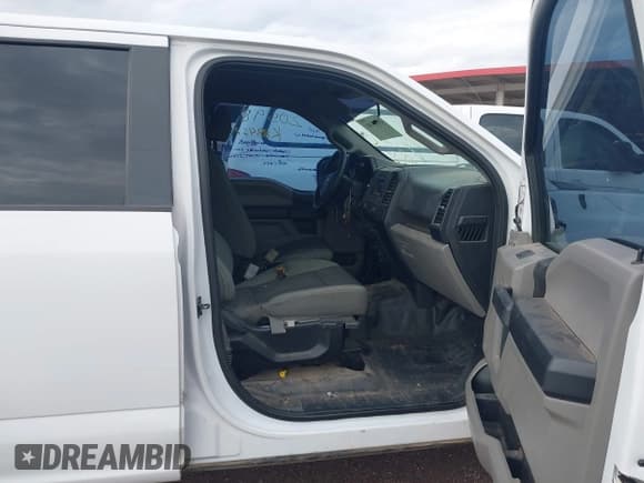 ✅ 2018 Ford F-150 XL • VIN: 1FTEW1EG9JKF64073 • Lot: 43423301. Wystawiony na IAAI z przebiegiem 103 674 mil. Bezpłatny archiwum sprzedaży aukcyjnych z USA i szczegółowy raport historii pojazdu na DreamBid. Zdjęcie 5.