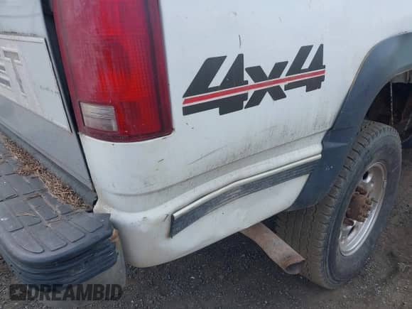 2000 Chevrolet Silverado 3500 с VIN 1GCHK34R3YR137514, выставлен на аукционе IAAI как лот 42446277 с пробегом 238 119 миль миль и . История ставок и продаж доступна на DreamBid. Изображение 6.