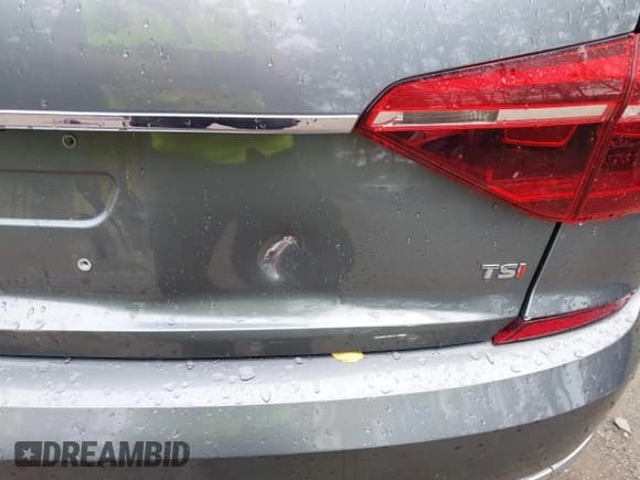 ✅ 2018 Volkswagen Passat SE • VIN: 1VWBA7A30JC027199 • Lot: 42266836. Listed on IAAI with 94,428 mi. Free auction sales archive from the USA and detailed vehicle history report at DreamBid. Image 6.