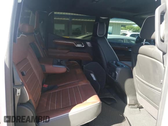 ✅ 2024 GMC Sierra 1500 Denali Ultimate • VIN: 1GTUUHEL4RZ333348 • Лот: 82270085. Опубликован ранее на Copart с пробегом 15 041 миль. Бесплатный доступ к архиву аукционных продаж из США и подробный отчёт об истории автомобиля на DreamBid. Изображение 11.