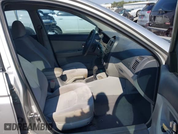 ✅ 2008 Kia Spectra EX • VIN: KNAFE122185584906 • Lot: 43440093. Wystawiony na IAAI z przebiegiem 239 718 mil. Bezpłatny archiwum sprzedaży aukcyjnych z USA i szczegółowy raport historii pojazdu na DreamBid. Zdjęcie 5.