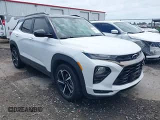 2023 Chevrolet TrailBlazer RS z VIN KL79MTSL6PB101110, wystawiony jako IAAI lot #42782230 z przebiegiem 37 865 mil mil oraz . Historia ofert i sprzedaży dostępna na DreamBid. Obrazek 1.