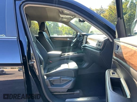 ✅ 2024 Volkswagen Atlas SE • VIN: 1V2HR2CA9RC580772 • Lot: 71591915. Listed on Copart with 37,082 mi. Free auction sales archive from the USA and detailed vehicle history report at DreamBid. Image 6.