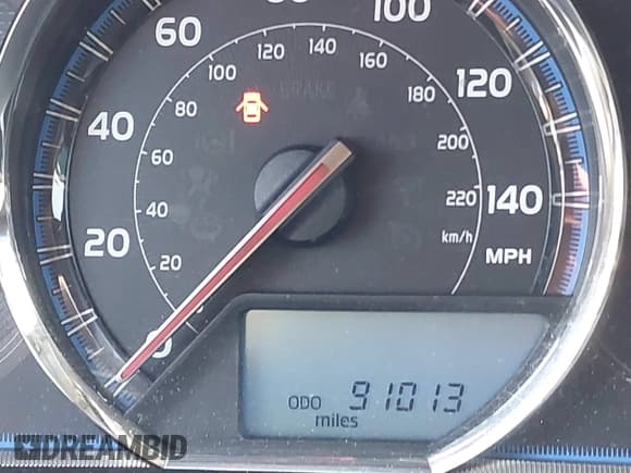 ✅ 2014 Toyota RAV4 Limited • VIN: 2T3DFREV0EW200341 • Lot: 43590852. Wystawiony na IAAI z przebiegiem 91 013 mil. Bezpłatny archiwum sprzedaży aukcyjnych z USA i szczegółowy raport historii pojazdu na DreamBid. Zdjęcie 16.