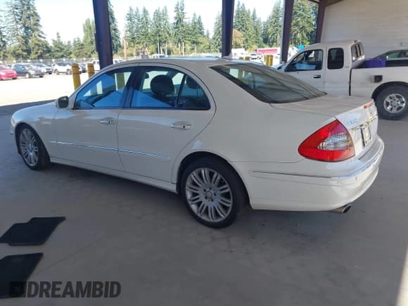 ✅ 2008 Mercedes-Benz E 350 Luxury • VIN: WDBUF87X78B289457 • Lot: 43221291. Wystawiony na IAAI z przebiegiem 97 065 mil. Bezpłatny archiwum sprzedaży aukcyjnych z USA i szczegółowy raport historii pojazdu na DreamBid. Zdjęcie 3.