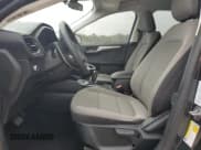 ✅ 2022 Ford Escape SE • VIN: 1FMCU0G69NUB62801 • Lot: 67355525. Wystawiony na Copart z przebiegiem 23 290 mil. Bezpłatny archiwum sprzedaży aukcyjnych z USA i szczegółowy raport historii pojazdu na DreamBid. Zdjęcie 7.