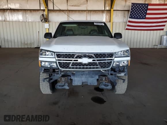 ✅ 2005 Chevrolet Silverado 1500 • VIN: 1GCEC19V95Z348240 • Лот: 56869465. Опубликован ранее на Copart с пробегом 251 012 миль. Бесплатный доступ к архиву аукционных продаж из США и подробный отчёт об истории автомобиля на DreamBid. Изображение 5.