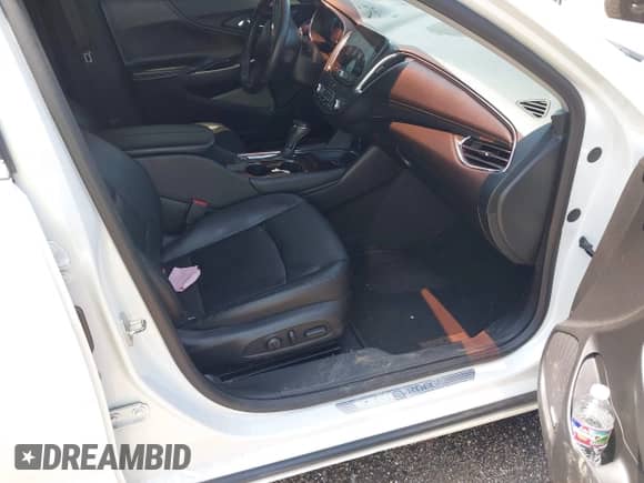 2016 Chevrolet Malibu Premier z VIN 1G1ZH5SX6GF268381, wystawiony jako IAAI lot #42517779 z przebiegiem 83 838 mil mil oraz . Historia ofert i sprzedaży dostępna na DreamBid. Obrazek 5.