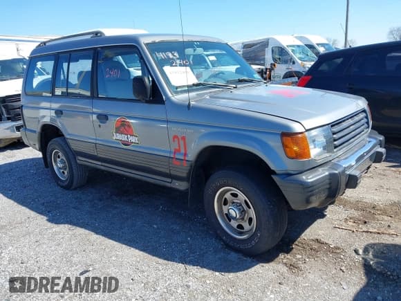 ✅ 1993 Mitsubishi Montero • VIN: JA4MR41H4PJ007602 • Lot: 41832401. Wystawiony na IAAI z przebiegiem 191 549 mil. Bezpłatny archiwum sprzedaży aukcyjnych z USA i szczegółowy raport historii pojazdu na DreamBid. Zdjęcie 1.