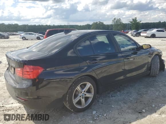 ✅ 2015 BMW 3 Series 328i xDrive • VIN: WBA3B5G50FNS15604 • Lot: 56861715. Wystawiony na Copart z przebiegiem 129 615 mil. Bezpłatny archiwum sprzedaży aukcyjnych z USA i szczegółowy raport historii pojazdu na DreamBid. Zdjęcie 3.