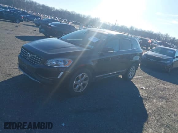 ✅ 2016 Volvo XC60 T5 Premier • VIN: YV4612RK5G2849527 • Lot: 43843305. Listed on IAAI with 155,431 mi. Free auction sales archive from the USA and detailed vehicle history report at DreamBid. Image 17.