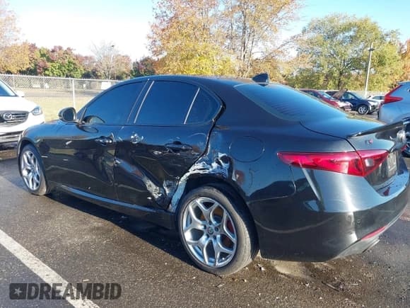 ✅ 2020 Alfa Romeo Giulia Ti • VIN: ZARFANBN7L7639233 • Lot: 43499407. Listed on IAAI with 46,269 mi. Free auction sales archive from the USA and detailed vehicle history report at DreamBid. Image 6.