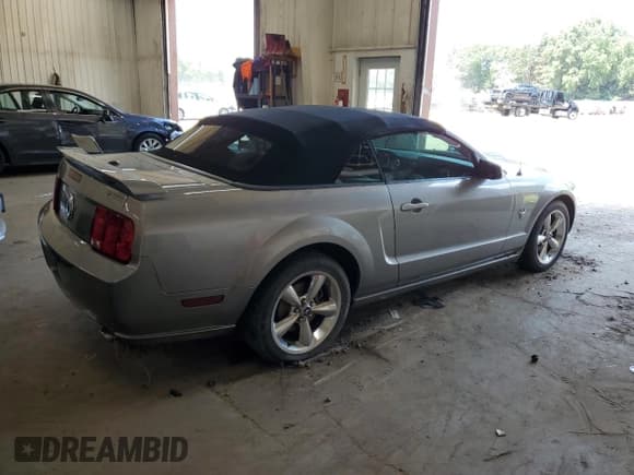 ✅ 2009 Ford Mustang GT • VIN: 1ZVHT85H095126959 • Lot: 63859165. Wystawiony na Copart z przebiegiem 80 520 mil. Bezpłatny archiwum sprzedaży aukcyjnych z USA i szczegółowy raport historii pojazdu na DreamBid. Zdjęcie 3.