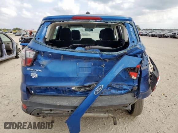 ✅ 2017 Ford Escape S • VIN: 1FMCU0F79HUF06982 • Lot: 93339495. Wystawiony na Copart z przebiegiem 108 619 mil. Bezpłatny archiwum sprzedaży aukcyjnych z USA i szczegółowy raport historii pojazdu na DreamBid. Zdjęcie 6.